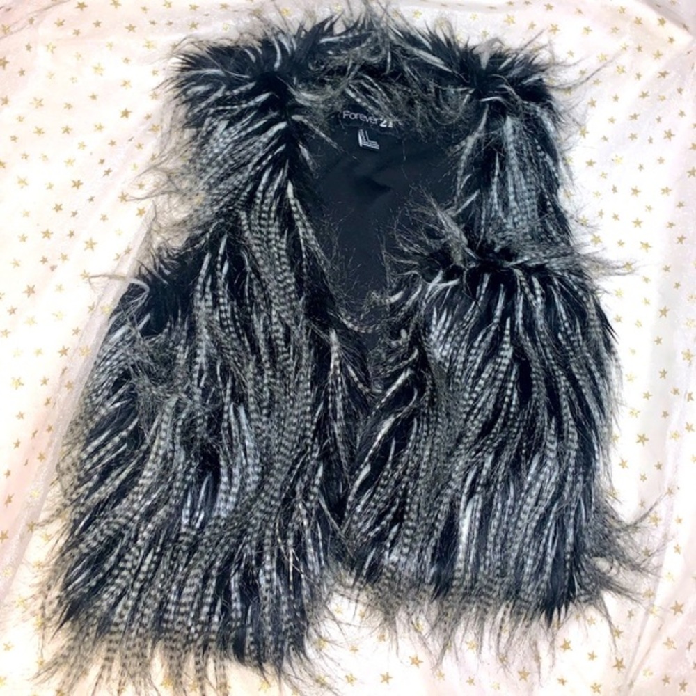 Furry Vest Black Hippie Boho 60s 70s festival new black white fuzzy S nwot small